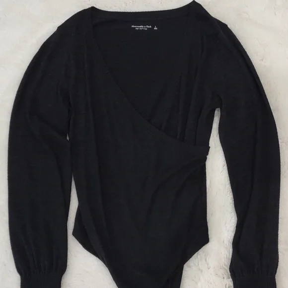 ABERCROMBIE & FITCH TOP. - Picture 10 of 11